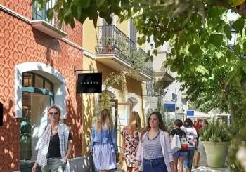 La Roca Village Shopping Express Viaje de ida y vuelta desde Barcelona