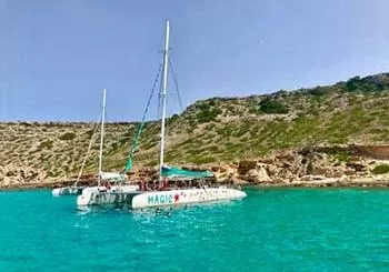 Magic Catamarans - Roses Magic Catamarans Roses