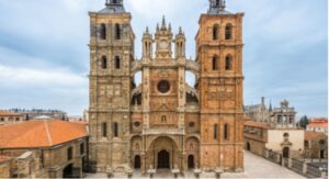 10 Iglesias y Catedrales Imprescindibles para Visitar en España Visita a la Catedral de Astorga
